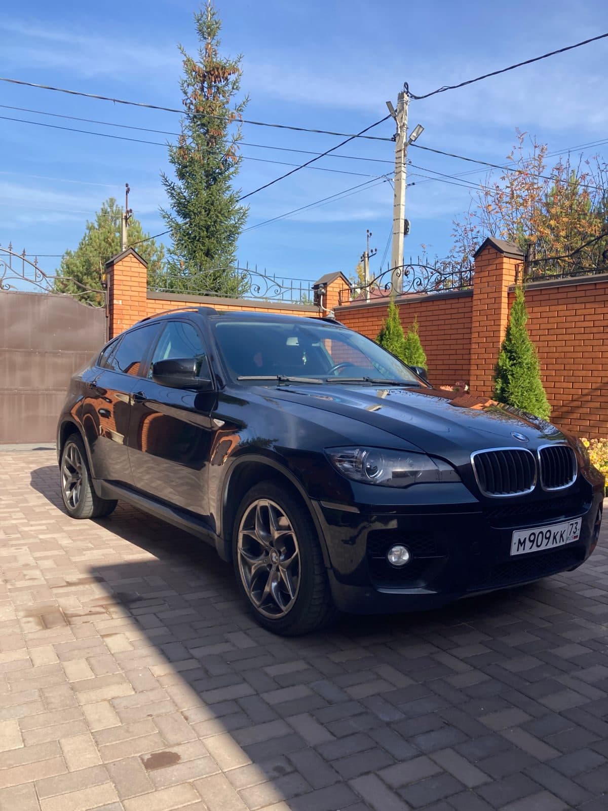 BMW X6 xDrive50i, 4.4 л, 407 л.с., бензин · E71